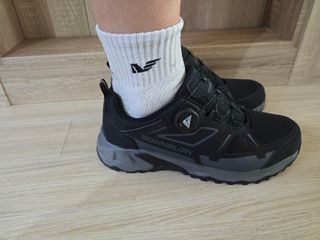 다운블로우 ★ 남성 트리플 스포츠 기능성 다이얼 골프 트레킹 운동화 DB 1204 베이지 / 쿠팡 — 5점을 준 리뷰어가 2025년 1월 올린 사용 사진