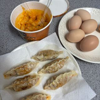 나우  [요리궁리] B타입 ( 매콤, 치즈, 매콤까르보 ) 꽃떡볶이 6개입 세트 — 4점을 준 리뷰어가 2025년 3월 올린 사용 사진