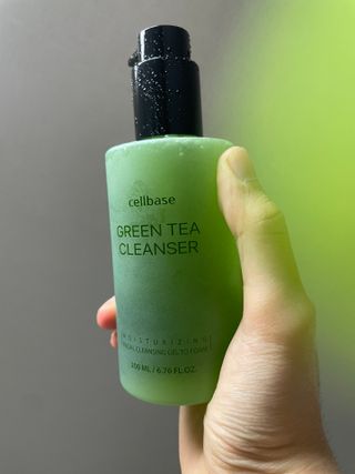 프리마인 메이크업과 들뜨는 각질까지 한방에 깐달걀로! 순하기까지한 셀베이스 그린티클렌저(200ml) — 4.5점을 준 리뷰어가 2023년 5월 올린 사용 사진