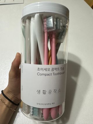 생활공작소 [네이버구매평] 미세모 콤팩트 칫솔 부드러운칫솔 치과칫솔 교정용 24개 — 5점을 준 리뷰어가 2025년 5월 올린 사용 사진