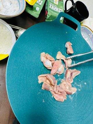 화끈한녀석들 새오똥400g 새우,오징어,똥집 볶음요리 소스,밀떡, 참기름 포함 — 4점을 준 리뷰어가 2022년 12월 올린 사용 사진