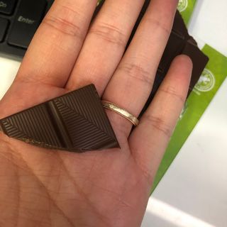 당류2g 자일리톨로 단맛을낸 슈카 퓨어비건 무설탕초콜릿 Xucker vegan 2개입 — 5점을 준 리뷰어가 2021년 4월 올린 사용 사진