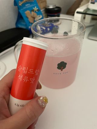 [슬림드랍] 건기식 다이어트 보조제 겸 비타민 — 4점을 준 리뷰어가 2021년 12월 올린 사용 사진