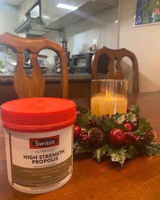 Swisse 스위스 고함량 프로폴리스 2,000mg 210정 — 5점을 준 리뷰어가 2021년 12월 올린 사용 사진