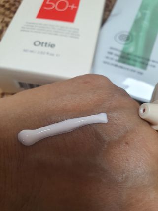 [오띠] SET_더마 컨트롤 선 크림( SPF50+ PA++++) & 100 마스크팩 x  4매 (수분/탄력/광채/장벽) — 5점을 준 리뷰어가 2022년 7월 올린 사용 사진