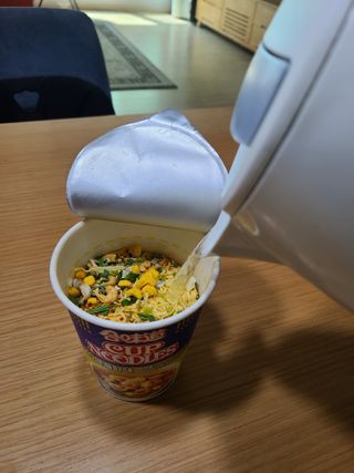NISSIN 닛신 컵누들  4종 - 씨푸드오리지날, 씨푸드 스파이시, 씨푸드 커리, 씨푸드 XO소스 — 5점을 준 리뷰어가 2022년 5월 올린 사용 사진