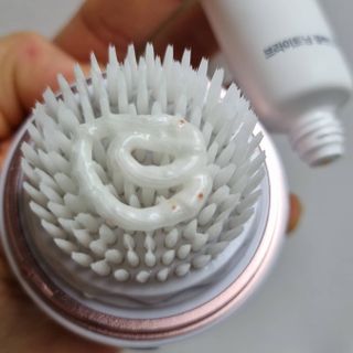 디하우트 랩 디하우트랩 클렌징 피부관리기 진동클렌저 실리콘+2종 인조모 브러시 — 5점을 준 리뷰어가 2021년 11월 올린 사용 사진