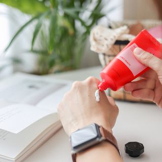 쿤달 BT21 시어버터 앤 마카다미아 퓨어 핸드크림 50ml 7구 기프트 세트 — 5점을 준 리뷰어가 2021년 3월 올린 사용 사진
