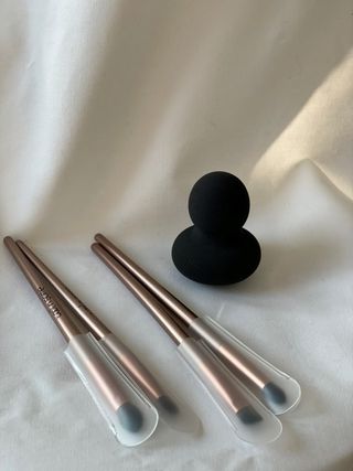 툴앤썸 로즈골드 에디션 아이 메이크업 브러쉬 4종+툴앤썸 어썸 블랙 멜로우 블렌딩 스펀지 — 5점을 준 리뷰어가 2021년 2월 올린 사용 사진