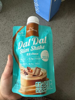 달달슬림쉐이크 [블로그]달달슬림 맛있는 단백질 쉐이크 파우치 다이어트 식사대용 프로틴 파우더 보충제 — 5점을 준 리뷰어가 2025년 10월 올린 사용 사진