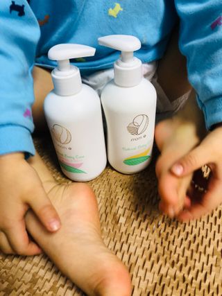 mom e 맘이 내추럴 베이비 케어 샴푸앤바스+로션 — 5점을 준 리뷰어가 2021년 1월 올린 사용 사진