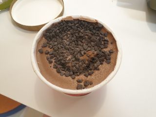 롯데제과 본젤라또 비스킷&바닐라카라멜바, 본젤라또 베리쇼콜라컵 — 5점을 준 리뷰어가 2021년 11월 올린 사용 사진
