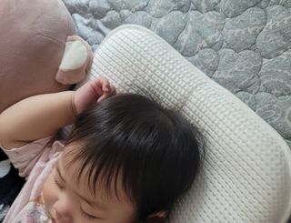 일상유희 newborn 뉴본필로우 아기두상관리베개 — 5점을 준 리뷰어가 2023년 1월 올린 사용 사진