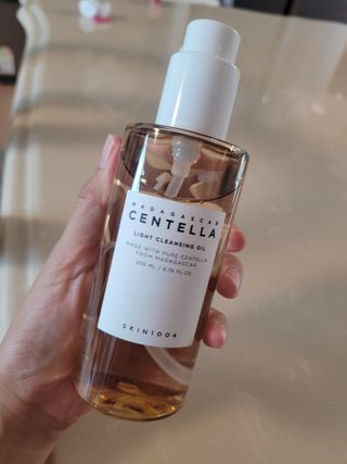 스킨1004 [SKIN1004] 마다가스카르 센텔라 라이트 클렌징 오일 200ml — 4.5점을 준 리뷰어가 2024년 7월 올린 사용 사진