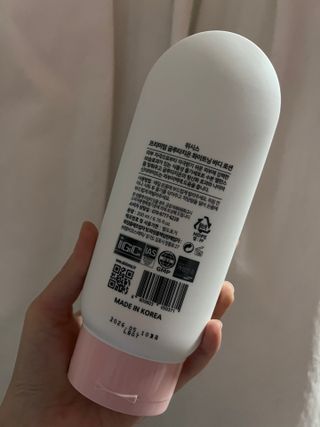 위시스 프리미엄 글루타치온  화이트닝 바디로션 — 5점을 준 리뷰어가 2022년 12월 올린 사용 사진