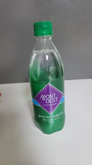 몽베스트 Montbest with Sparkling water Plain 20병 — 5점을 준 리뷰어가 2022년 9월 올린 사용 사진