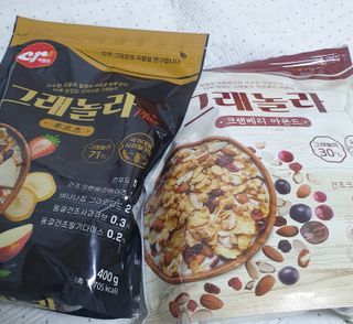 씨알푸드 씨알로 그래놀라 2종 후르츠+크랜베리 아몬드 — 5점을 준 리뷰어가 2022년 7월 올린 사용 사진