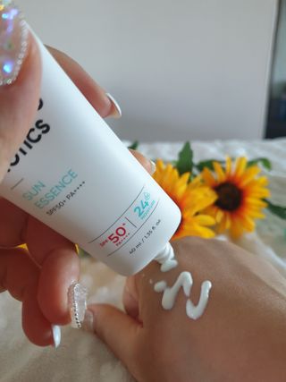 리더스코스메틱 리더스 카밍 바이오틱스 선 에센스 SPF 50+ PA++++ — 5점을 준 리뷰어가 2022년 5월 올린 사용 사진