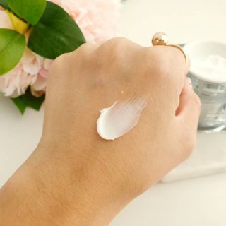아이디플라코스메틱 아이디 페이스핏  시그니처 크림 50ml — 5점을 준 리뷰어가 2021년 10월 올린 사용 사진