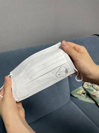JHWORLD 스누피 마스크 정품 스누피 KF-AD 국내 비말차단 아동용 성인용 일회용 덴탈마스크 50매 — 5점을 준 리뷰어가 2021년 6월 올린 사용 사진