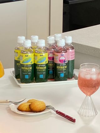 더그레잇티 콤부차 [매일유업] 더그레잇티 44kcal 콤부차 300ml *12개입 (오리지널 6개+베리리치 6개) — 5점을 준 리뷰어가 2023년 7월 올린 사용 사진