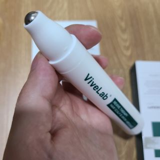 바이브랩 [탈모증상완화] 헤어라인 눈썹 두피앰플 — 3.5점을 준 리뷰어가 2022년 1월 올린 사용 사진