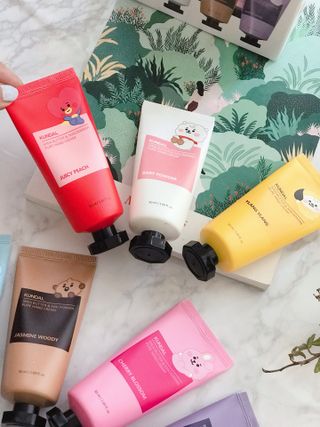 쿤달 BT21 시어버터 앤 마카다미아 퓨어 핸드크림 50ml 7구 기프트 세트 — 5점을 준 리뷰어가 2021년 3월 올린 사용 사진