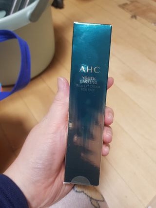 [NEW 탄력유턴 아이크림] AHC 유스 래스팅 리얼 아이크림 포 페이스 — 5점을 준 리뷰어가 2021년 2월 올린 사용 사진
