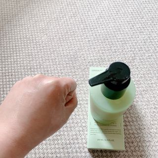 프리마인 메이크업과 들뜨는 각질까지 한방에 깐달걀로! 순하기까지한 셀베이스 그린티클렌저(200ml) — 5점을 준 리뷰어가 2023년 4월 올린 사용 사진