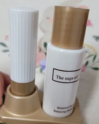 더사가오브수 [사가수] 효혜윤 보태니컬 에너지 에센스인로션 20ml /아이포올 스틱 3g — 5점을 준 리뷰어가 2023년 2월 올린 사용 사진