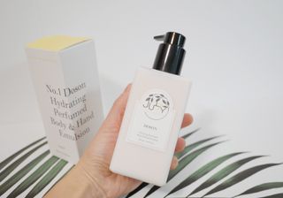 줄라이 모닝 _ JULY MORNING 줄라이모닝 하이드레이팅 퍼퓸드 바디앤핸드 에멀젼 — 4.5점을 준 리뷰어가 2021년 12월 올린 사용 사진