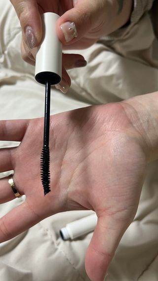더소설 소설 블랙아이래쉬 세럼 10g(SOSEOL BLACK EYELASH SERUM 10g) — 5점을 준 리뷰어가 2024년 3월 올린 사용 사진