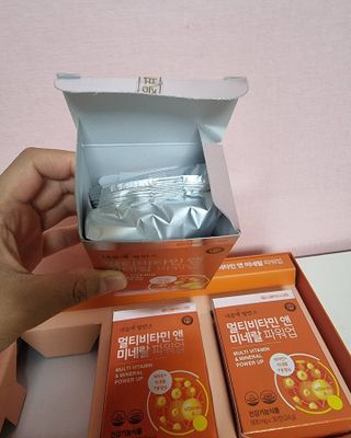 서울약사신협_내몸애발란스멀티비타민앤미네랄파워업_800mg x 90정 — 5점을 준 리뷰어가 2021년 5월 올린 사용 사진