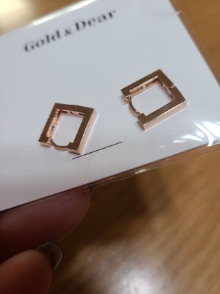 [골드앤디어] 14K 사각 네모 원터치 귀걸이_3color — 5점을 준 리뷰어가 2021년 6월 올린 사용 사진