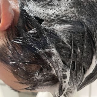 프리마인 더이상 뻣뻣하고 효과없는 탈모샴푸는 NO. 근본부터 케어하는 셀베이스 그린티샴푸(500ml) — 4.5점을 준 리뷰어가 2023년 2월 올린 사용 사진