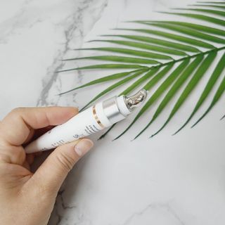 산수시 일루미네이팅 펄 영양 다크서클 스틱 아이 크림 케어 15ml — 5점을 준 리뷰어가 2021년 5월 올린 사용 사진