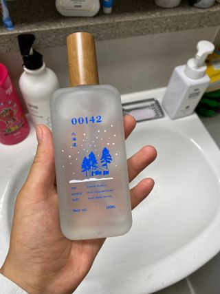 라쿰 북해도 헤어퍼퓸 (헤어에센스/오일) 100ml — 3점을 준 리뷰어가 2023년 4월 올린 사용 사진