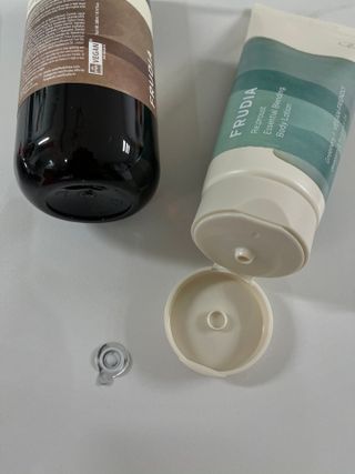 틱톡 [후르디아] 올리브영 아로마 비건 바디워시1종+바디로션1종 (그리너리) — 5점을 준 리뷰어가 2022년 12월 올린 사용 사진