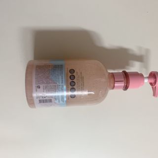 벨먼 내추럴스파 수분광채 스크럽 바디워시 600ml 5종 — 4.5점을 준 리뷰어가 2022년 5월 올린 사용 사진