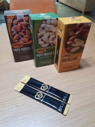 짜먹는 이지견과 짜먹는 이지아몬드, 짜먹는 이지허니피넛, 짜먹는 이지캐슈넛 각 10g X  10포 — 5점을 준 리뷰어가 2021년 2월 올린 사용 사진