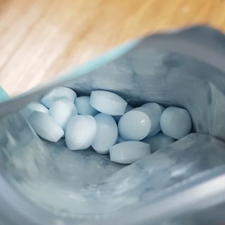 입 냄새 완화에 도움을 주는 에티켓 캔디 앳캔디 스트롱민트 — 5점을 준 리뷰어가 2021년 2월 올린 사용 사진