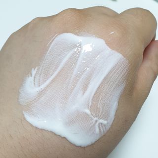 리더스코스메틱 리더스 카밍 바이오틱스 선 에센스 SPF 50+ PA++++ — 5점을 준 리뷰어가 2022년 5월 올린 사용 사진