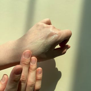 건선/아토/습진/민감성 피부 천연보습진정크림 소리온 크림 & 센시티브 크림 50g — 4점을 준 리뷰어가 2022년 3월 올린 사용 사진