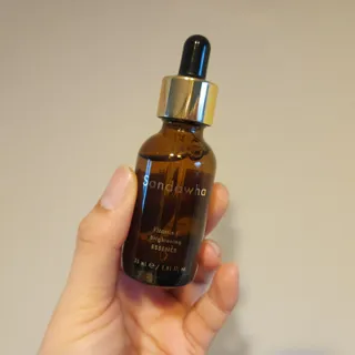 스킨큐어 산다화 비타민c 화이트닝 에센스 30ml — 4.5점을 준 리뷰어가 2024년 1월 올린 사용 사진