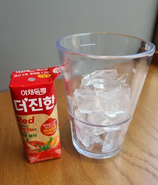 [롯데칠성] 야채듬뿍 더'진한 [롯데칠성] 야채는 이제 COLORFULL! 야채듬뿍  더 진한 레드 4개 +퍼플 4개 (총 8개) — 5점을 준 리뷰어가 2023년 6월 올린 사용 사진