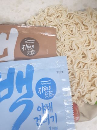 [풀무원] 자연은맛있다 정면, 백면, 홍면  세트 — 5점을 준 리뷰어가 2021년 4월 올린 사용 사진