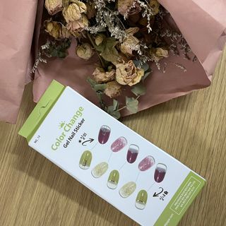 [네일가게] 햇빛에 닿으면 색이 변하는 신기한 햇살 반전 네일스티커_B — 4점을 준 리뷰어가 2021년 8월 올린 사용 사진