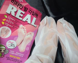 소담스퀘어 상암 [레스트업] 리얼 비타민 발 각질팩  Fast 30분 — 5점을 준 리뷰어가 2022년 12월 올린 사용 사진