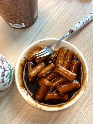 유비쿡 컵떡볶이 매운컵떡볶이2개/ 짜장컵떡볶이 2개  총 4개세트 — 5점을 준 리뷰어가 2021년 2월 올린 사용 사진