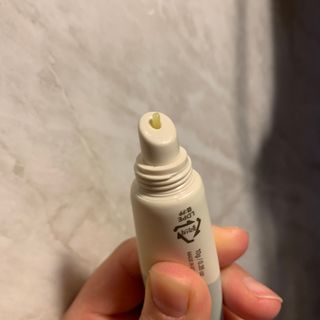 [후르디아] 올리브영 착한보습 비건 립버터 2종 — 5점을 준 리뷰어가 2023년 2월 올린 사용 사진